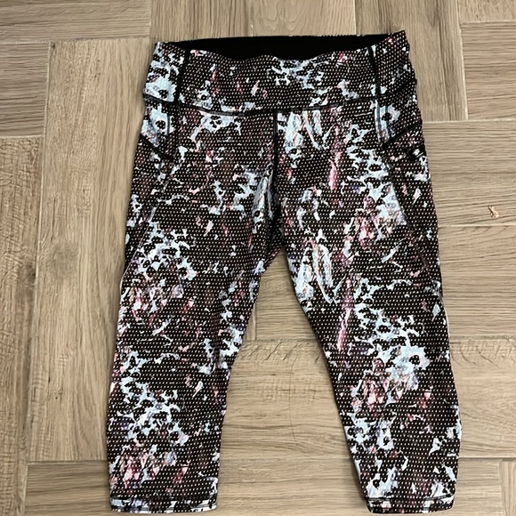Lululemon Run Full On Luxtreme Cropped Leggings Size 8 - Picture 10 of 10